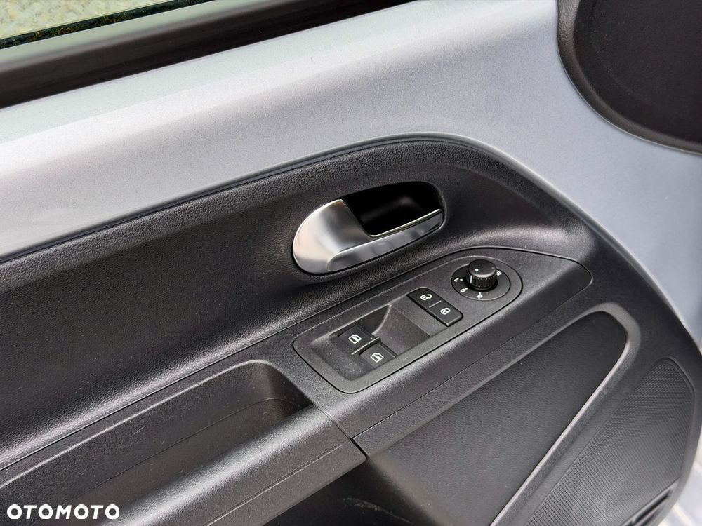 Volkswagen up! 1.0 move - 14