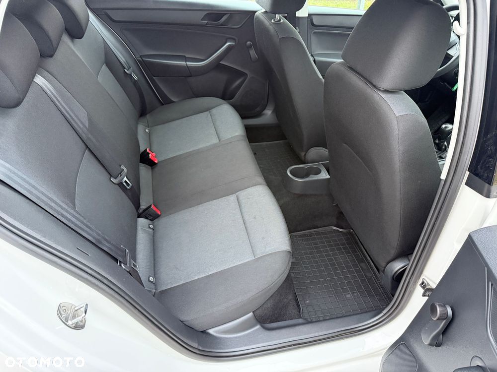 Skoda RAPID 1.2 MPI Ambition - 14