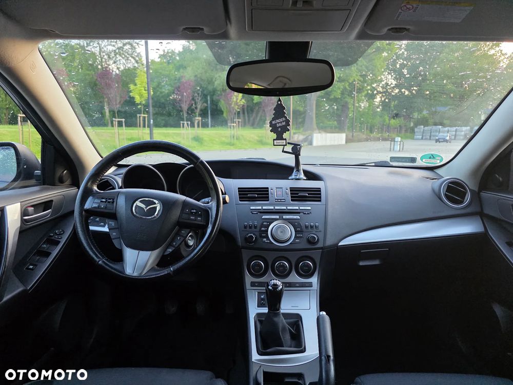 Mazda 3 1.6 Active + - 8