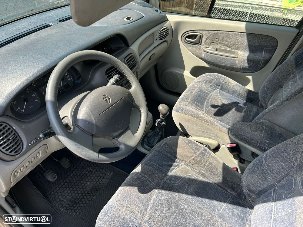 Renault Mégane Scénic - 10