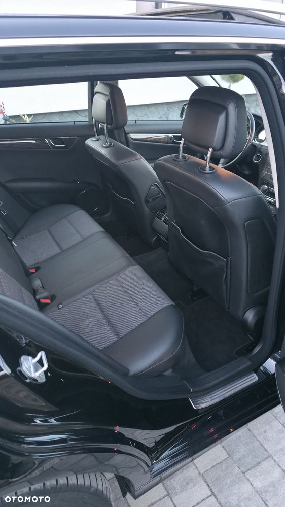 Mercedes-Benz Klasa C 200 (BlueEFFICIENCY) 7G-TRONIC Avantgarde - 21