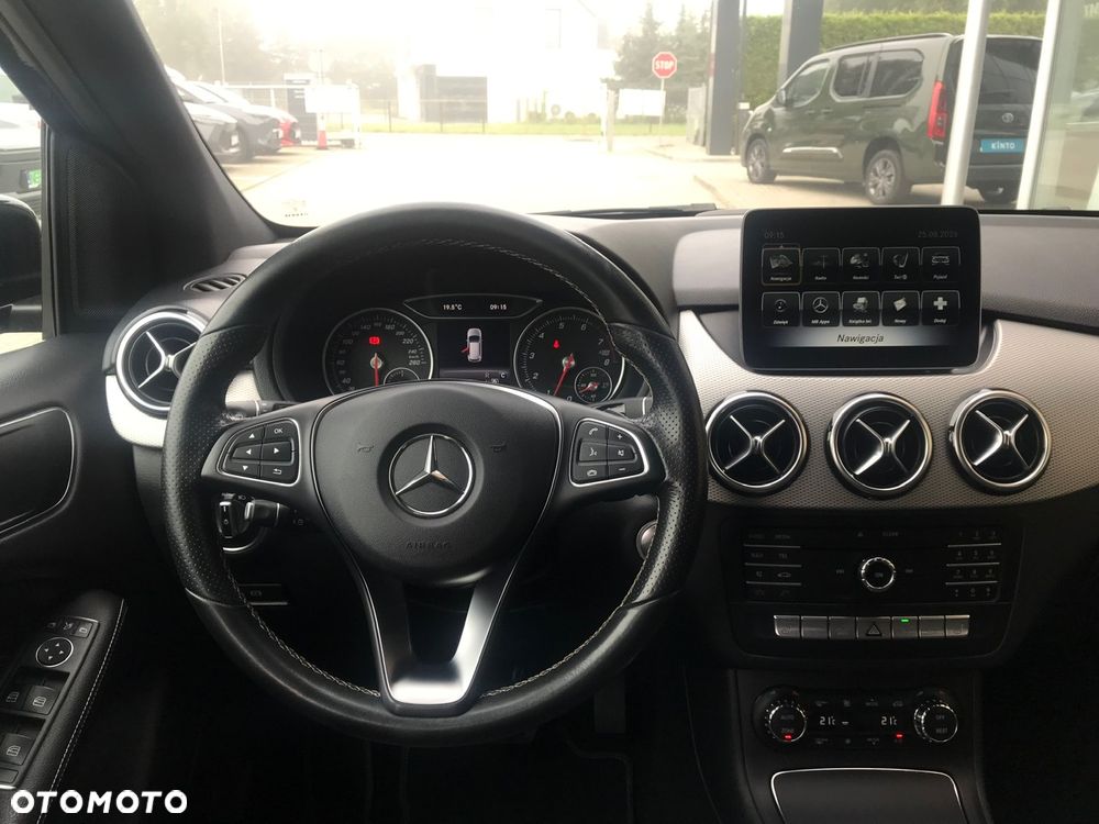 Mercedes-Benz Klasa B 220 4-Matic - 24