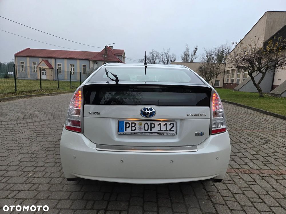 Toyota Prius (Hybrid) Executive - 10