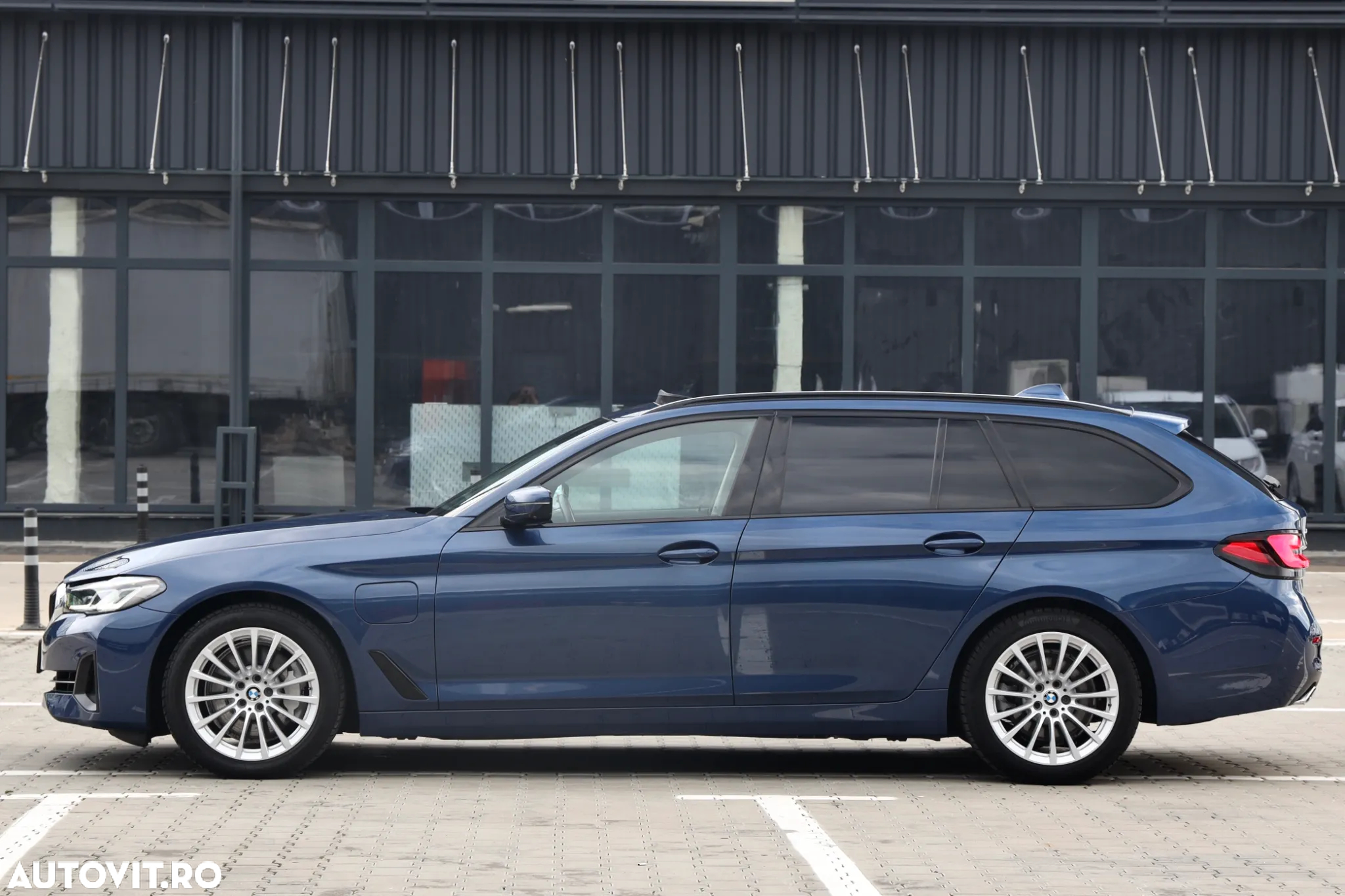 BMW Seria 5 530e xDrive Touring Aut. Luxury Line - 37