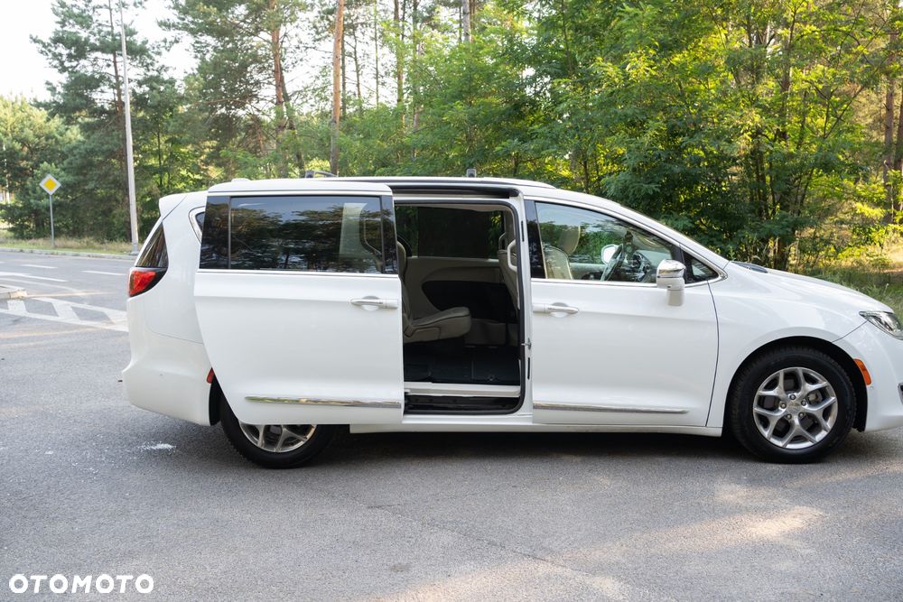 Chrysler Pacifica - 22