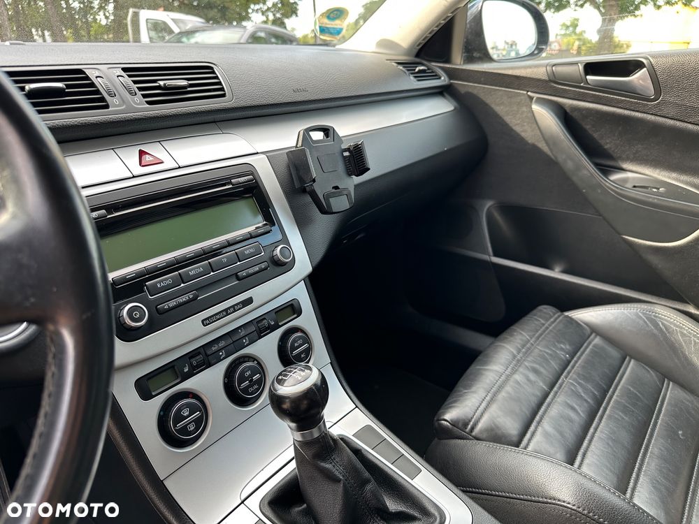 Volkswagen Passat 2.0 TDI DPF Comfortline - 19