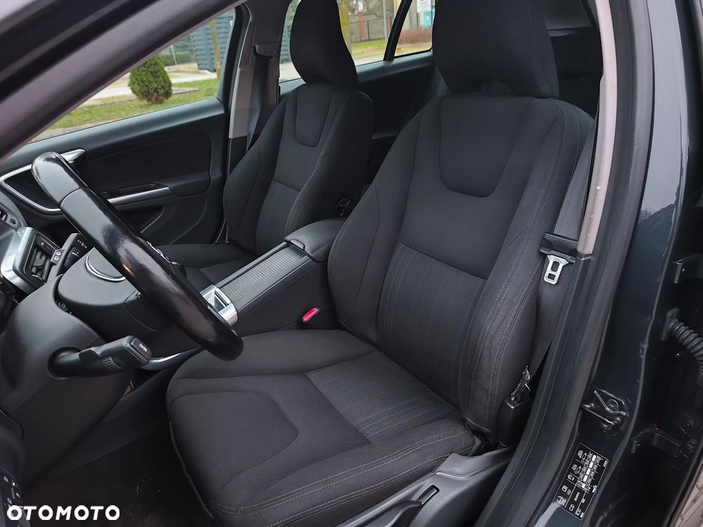 Volvo V60 D2 Momentum - 13