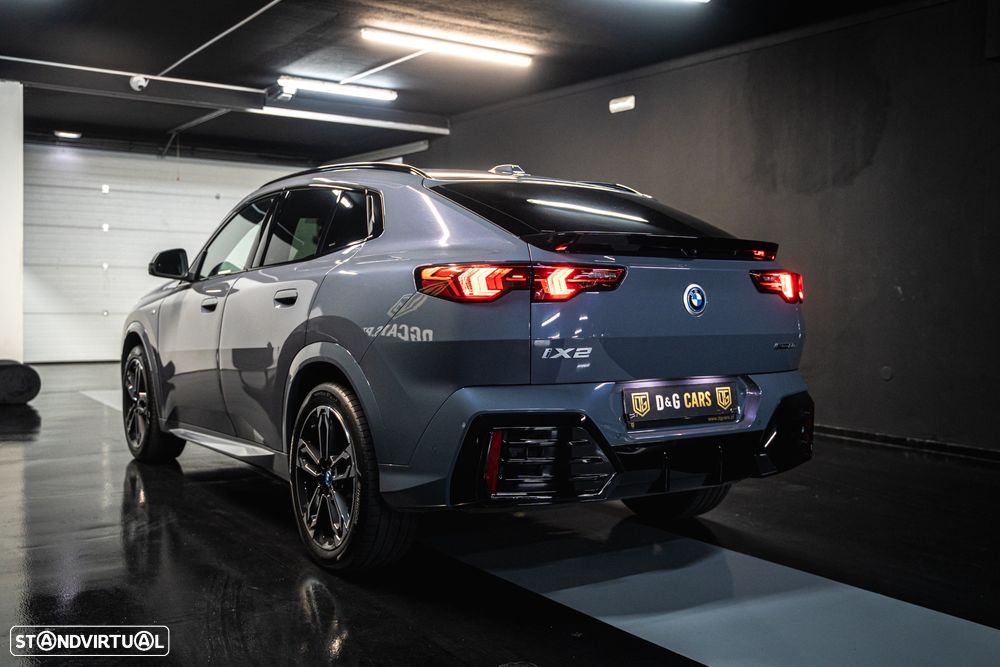 BMW iX2 eDrive20 Pack Desportivo M - 23