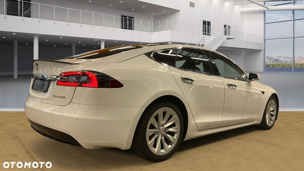 Tesla Model S - 4