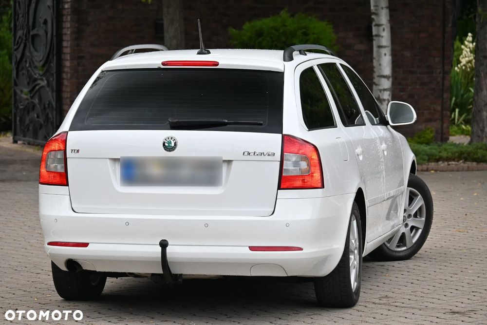 Skoda Octavia 2.0 TDI DSG Laurin & Klement - 16
