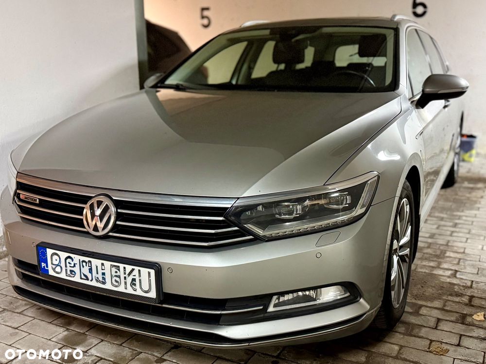 Volkswagen Passat - 1
