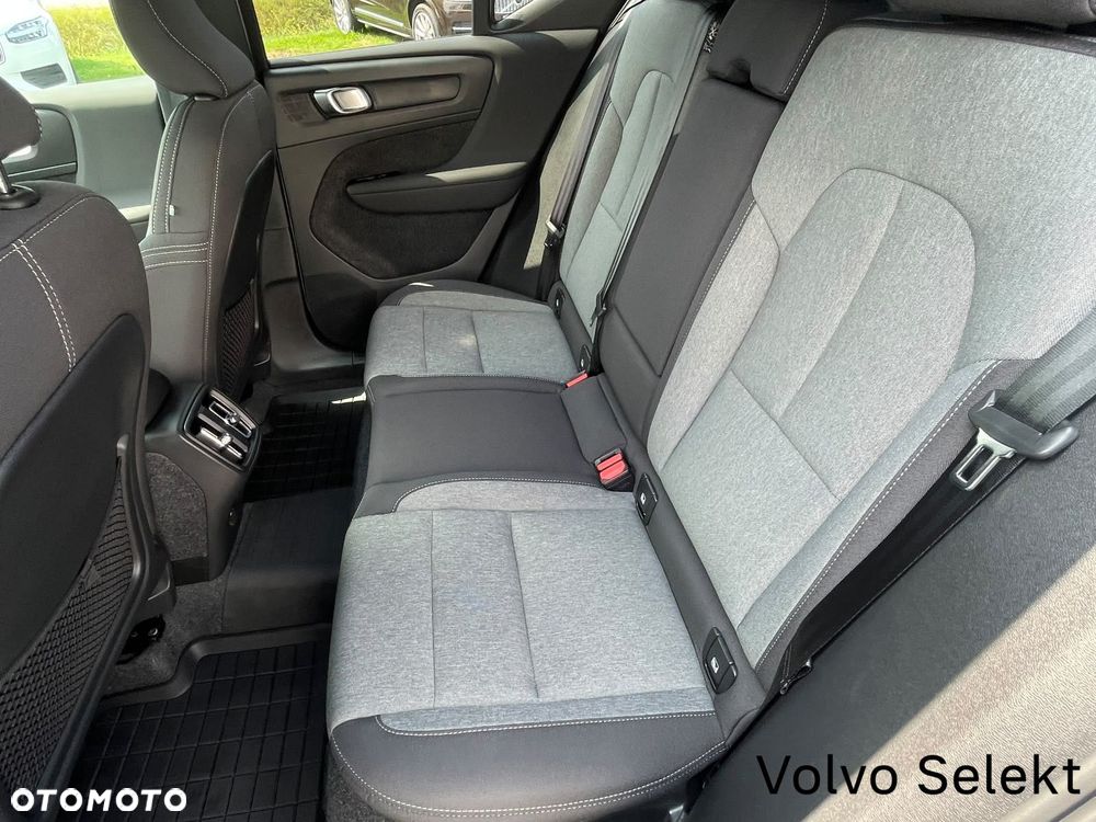 Volvo XC 40 B3 Plus Dark - 24