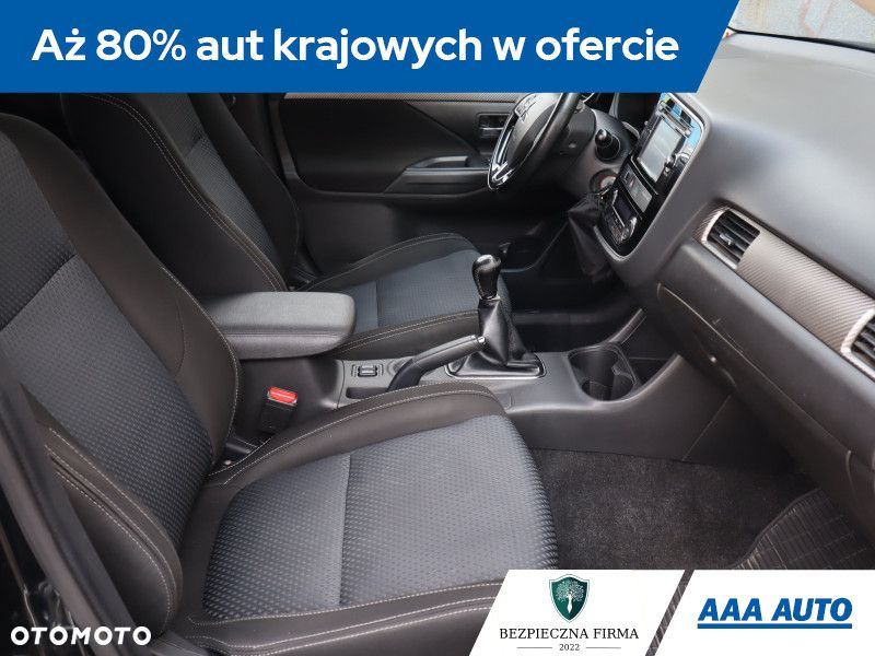 Mitsubishi Outlander - 11