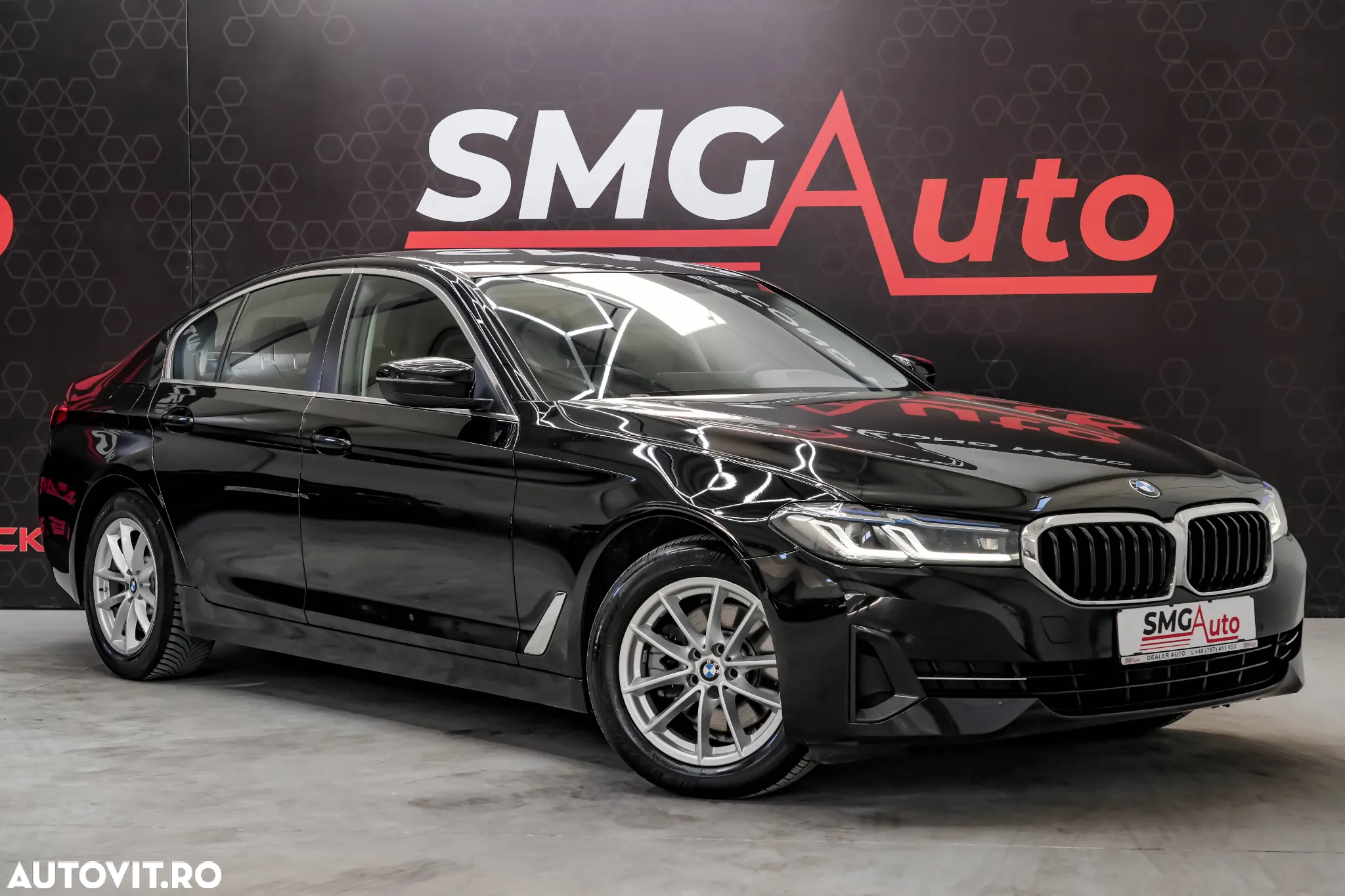 BMW Seria 5 520i Aut. Luxury Line - 27