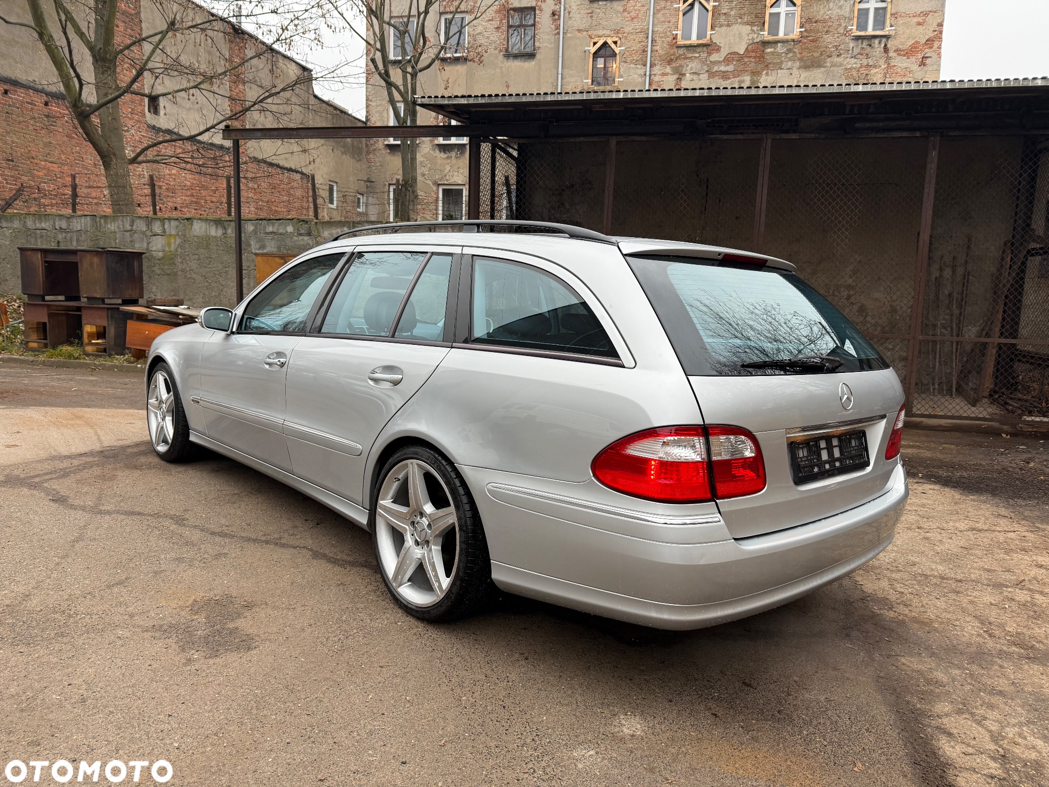 Mercedes-Benz Klasa E 320 T CDI Avantgarde DPF Sport Edition - 4