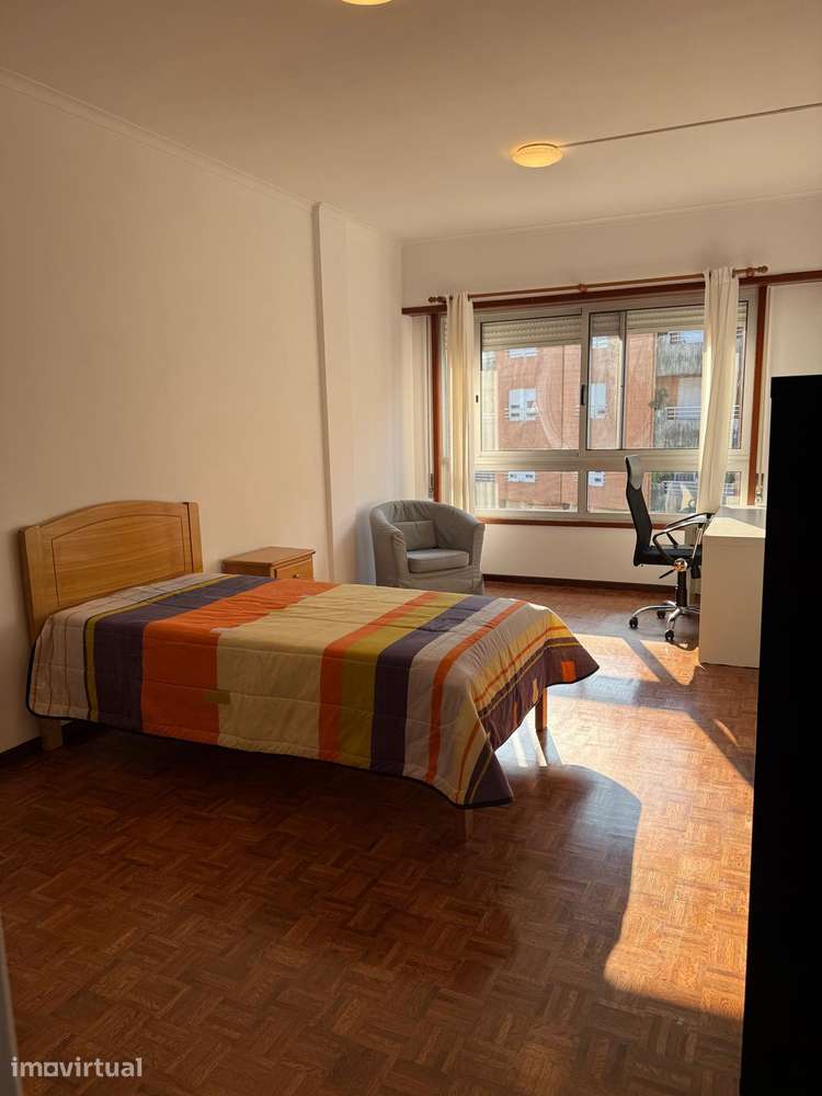 Quarto estudante (rapaz) Porto Polo Universitário/Faculdades - Grande imagem: 2/7
