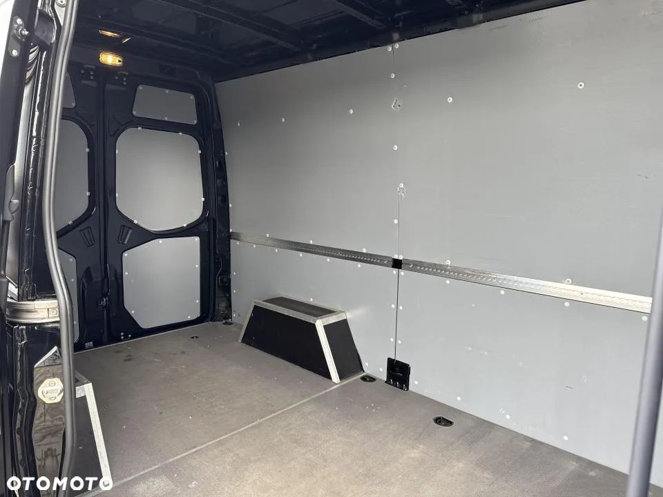 Mercedes-Benz Sprinter - 22