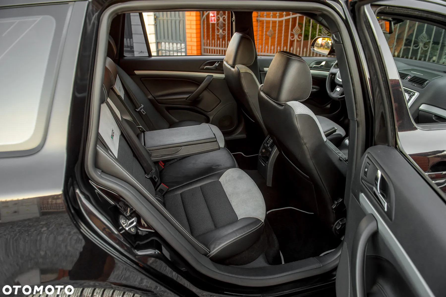 Skoda Octavia Combi 2.0 TSI RS - 18