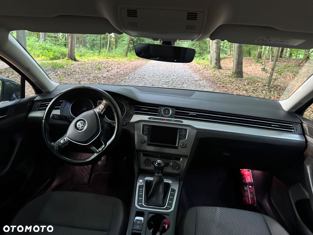 Volkswagen Passat - 4