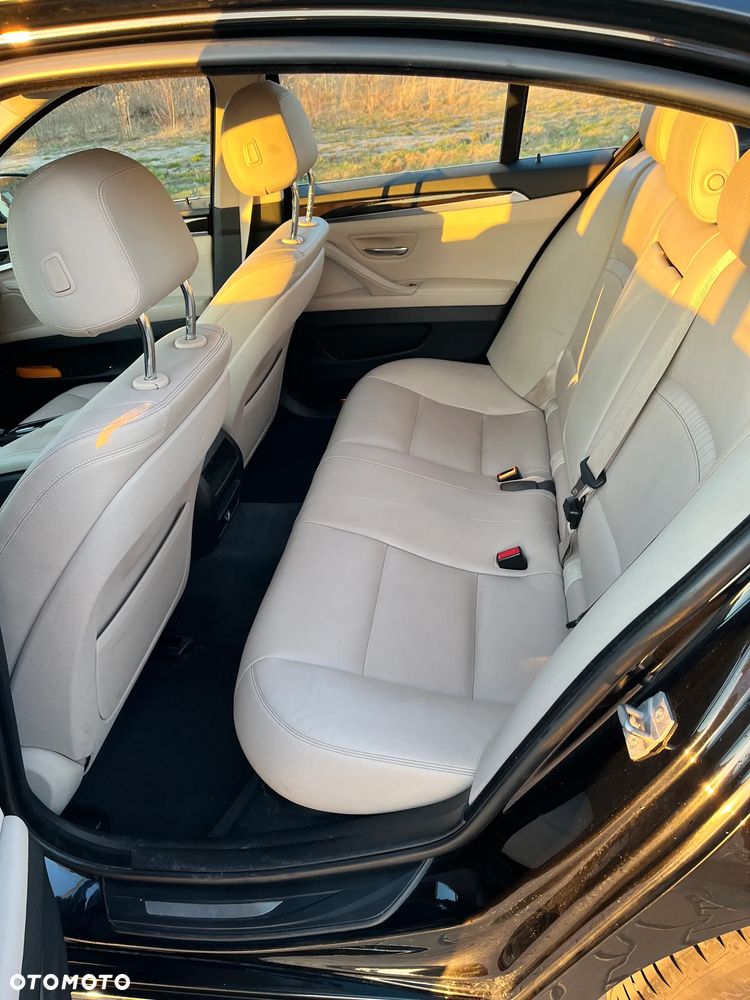 BMW Seria 5 525d xDrive Sport-Aut Luxury Line - 16