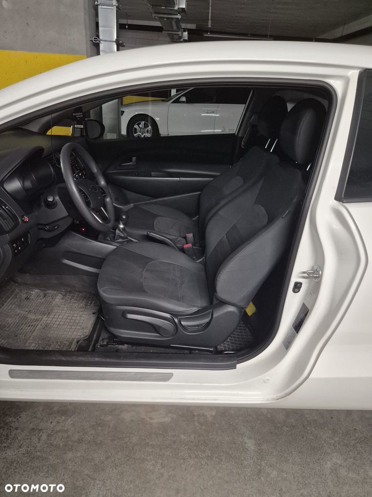 Kia Rio 1.2 M - 11