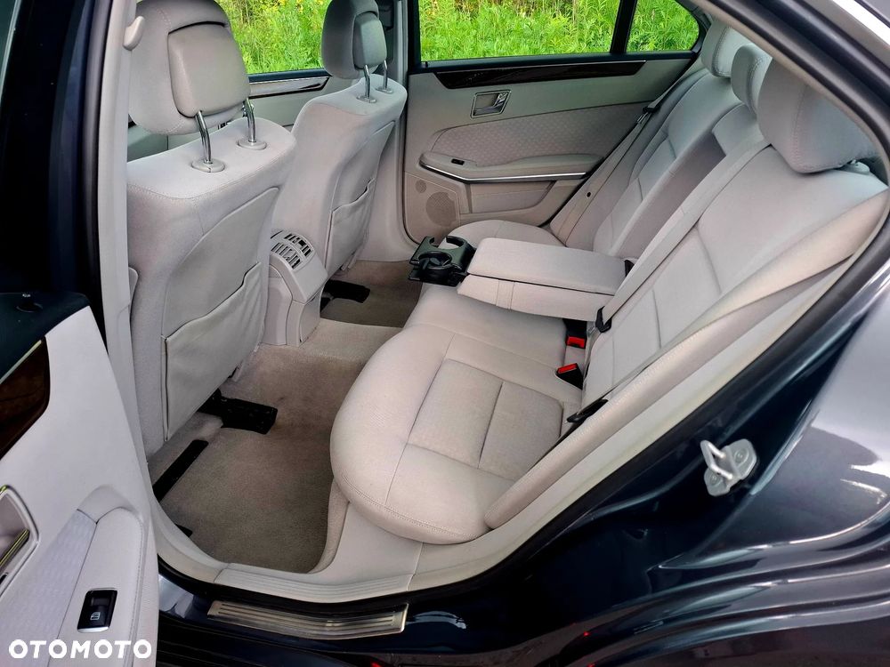 Mercedes-Benz Klasa E 220 CDI DPF BlueEFFICIENCY Elegance - 11