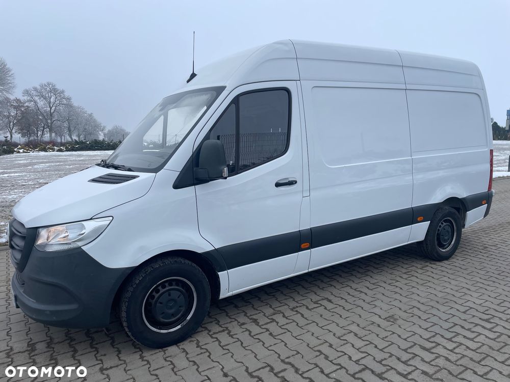 Mercedes-Benz Sprinter - 2