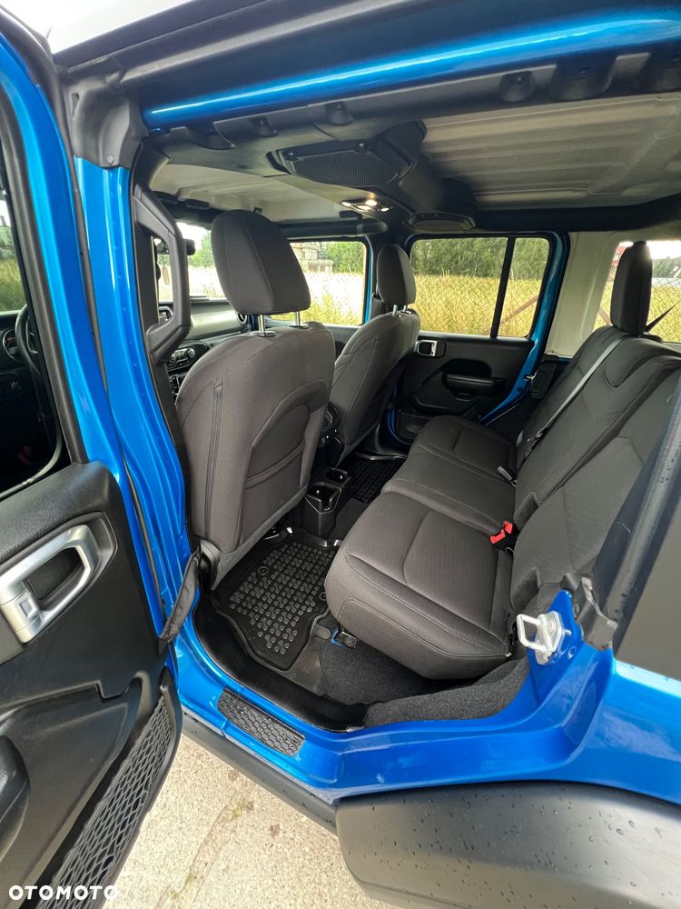Jeep Wrangler - 30