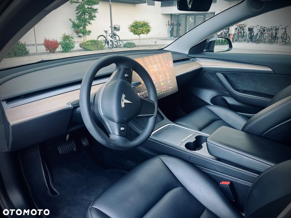 Tesla Model 3 - 12