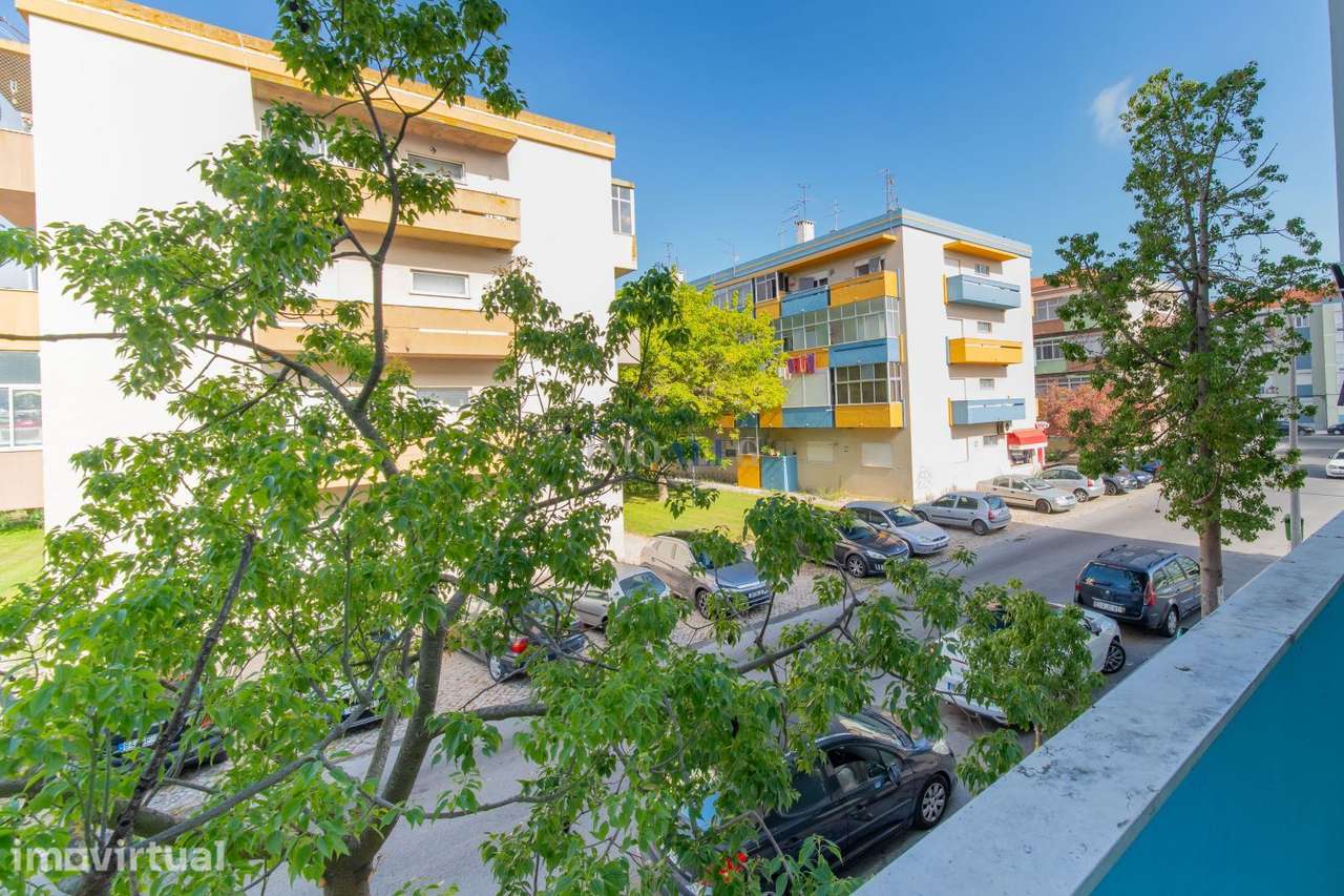 Apartamento T2 no centro do Montijo, com varanda - Grande imagem: 2/25