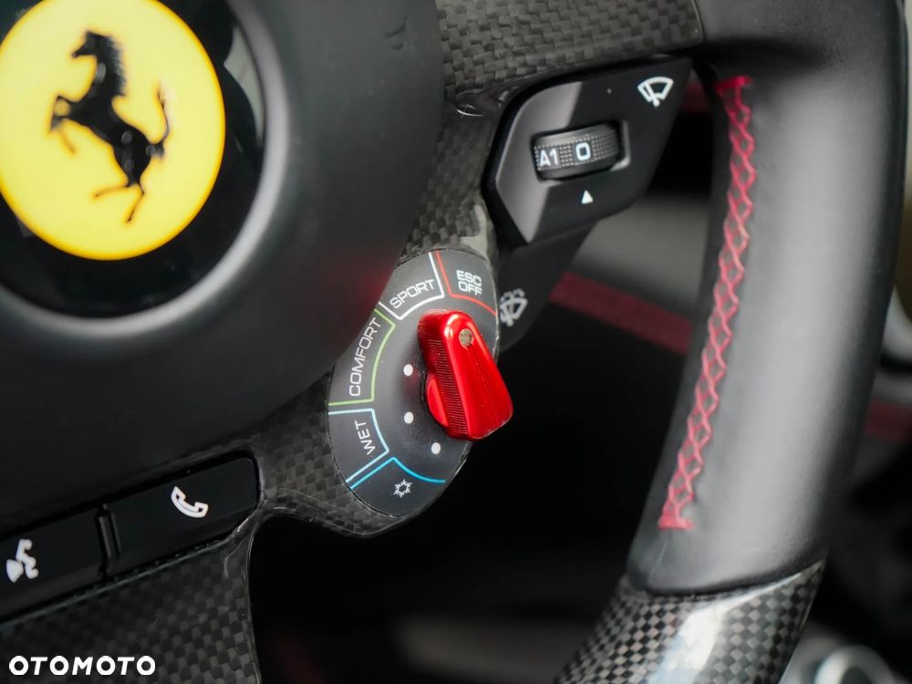 Ferrari GTC4Lusso - 16