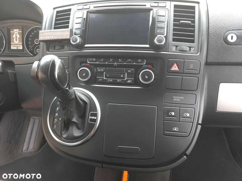 Volkswagen Multivan - 23