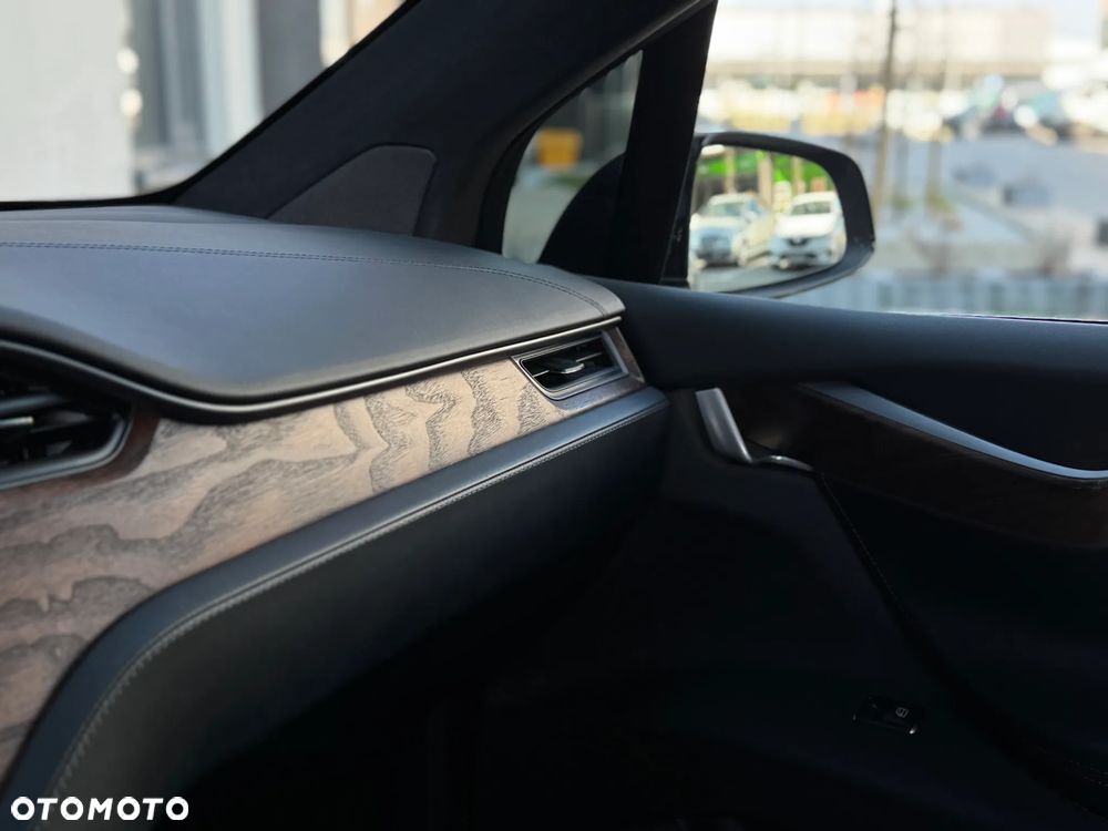 Tesla Model X - 13