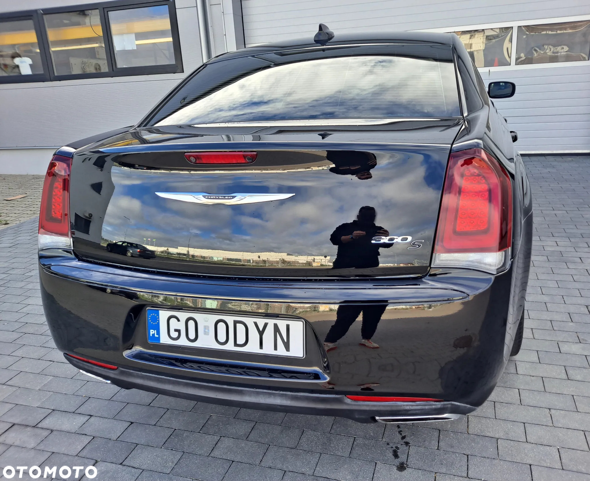 Chrysler 300s - 16
