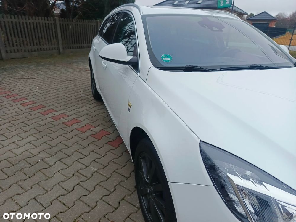 Opel Insignia 2.0 T SportsTourer 4x4 ecoFLEX Start/Stop Design Edition - 9