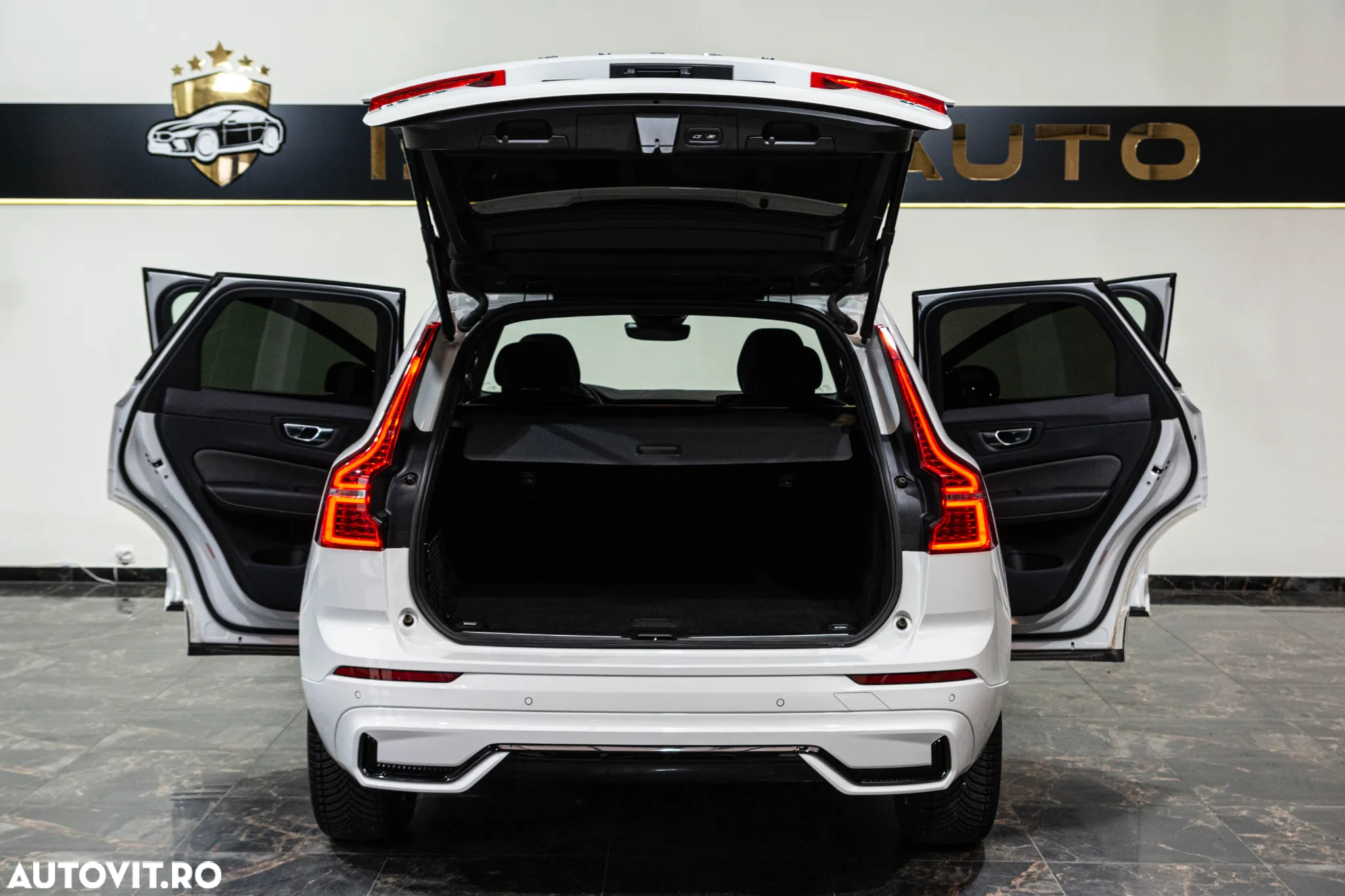 Volvo XC 60 B4 MHEV AT FWD Plus Dark - 3