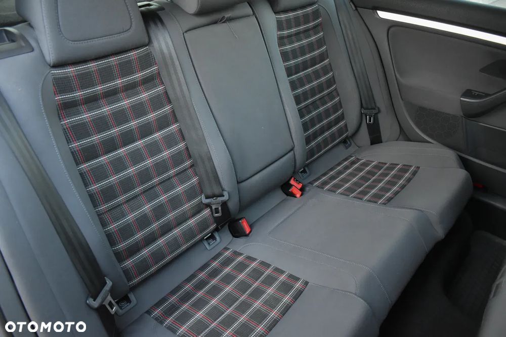 Volkswagen Golf 2.0 GTI DSG - 34