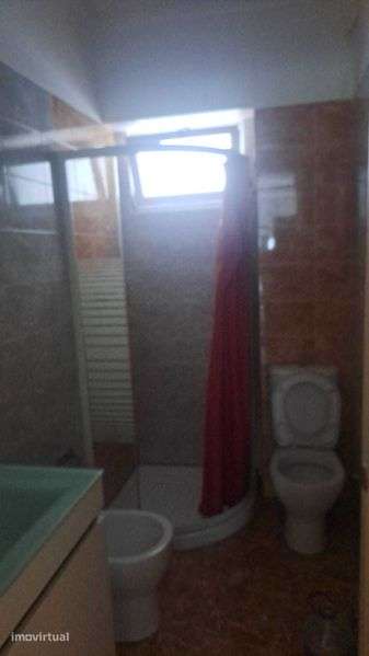 Apartamento T2 - Santa Engrácia - 95 m2, 3º andar - Grande imagem: 5/9