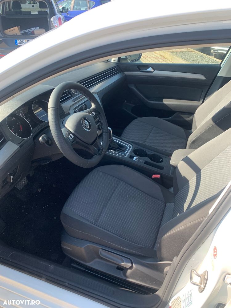 Volkswagen Passat 2.0 TDI DSG Comfortline - 12