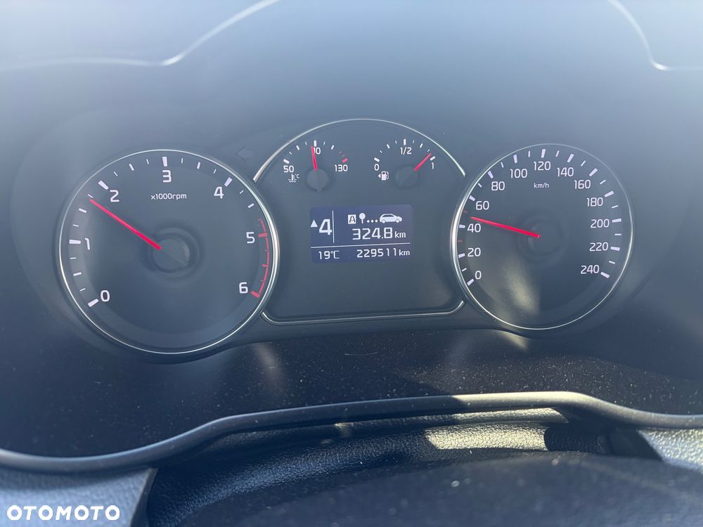 Kia Carens 1.7 CRDi XL 7os - 8