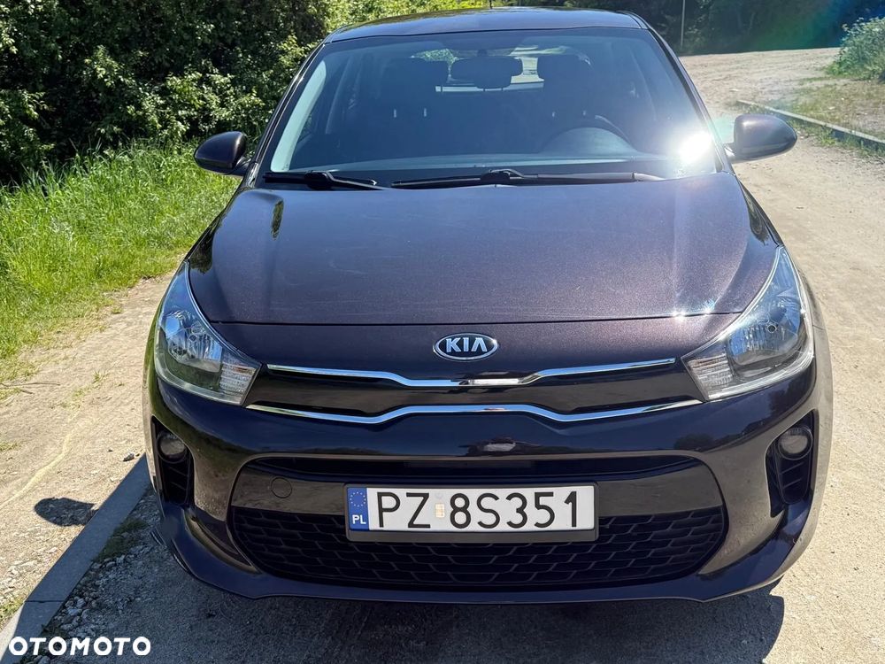 Kia Rio 1.2 L - 6