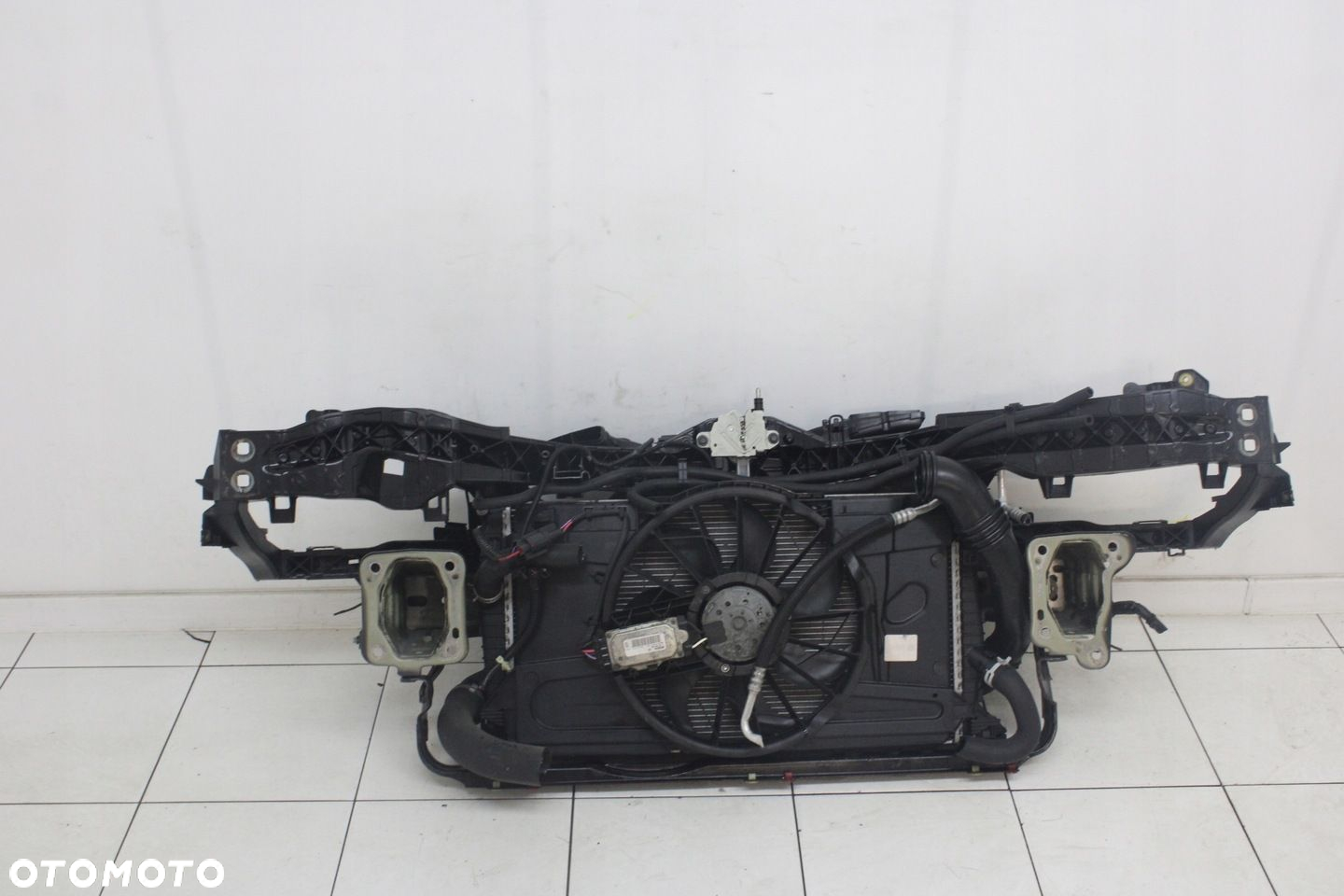 PAS PRZEDNI WZMOCNIENIE CHŁODNICE FORD FOCUS MK2 LIFT 2007R- 2.0 TDCI - 11