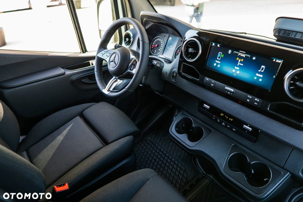 Mercedes-Benz Sprinter - 12