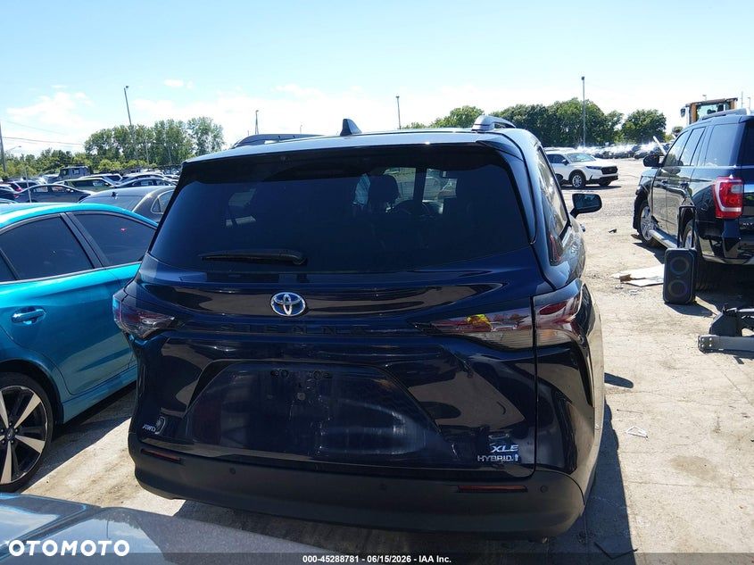 Toyota Sienna - 4