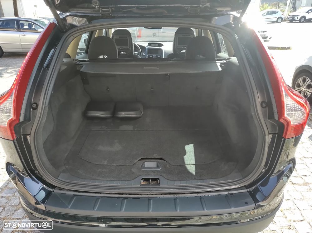 Volvo XC 60 2.4 D Drive Momentum - 10