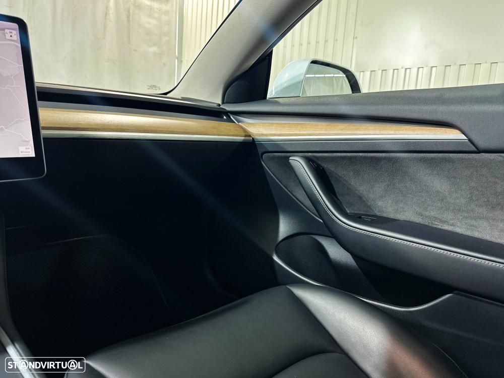 Tesla Model 3 Performance Dual Motor AWD - 24