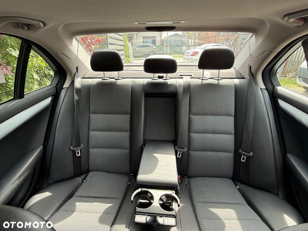 Mercedes-Benz Klasa C ver-200-7g--tronic-avantgarde-edition - 25