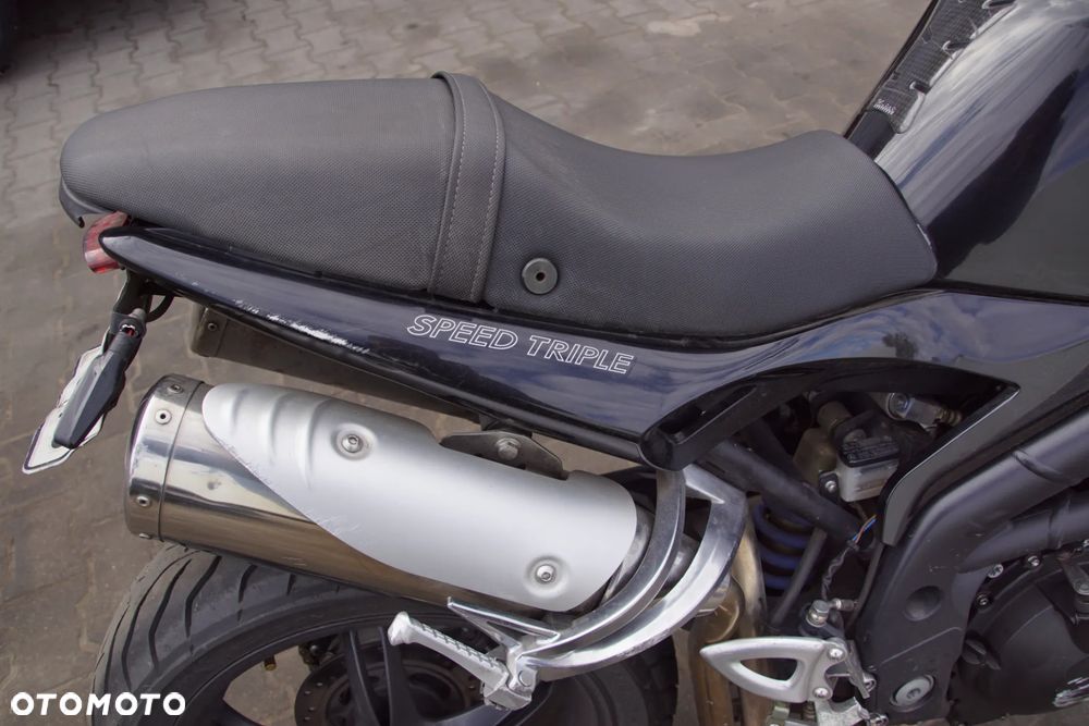 Motocykl na części - Triumph Speed Triple IV 1050 515NJ 131 KM 2005R Silnik Skrzynia Rama Lampa Siedzenie Gmol Przełącznik Manetka Laga Monowahacz Amortyzator Owiewka Osłona Sterownik Moduł Czujnik Licznik - 16