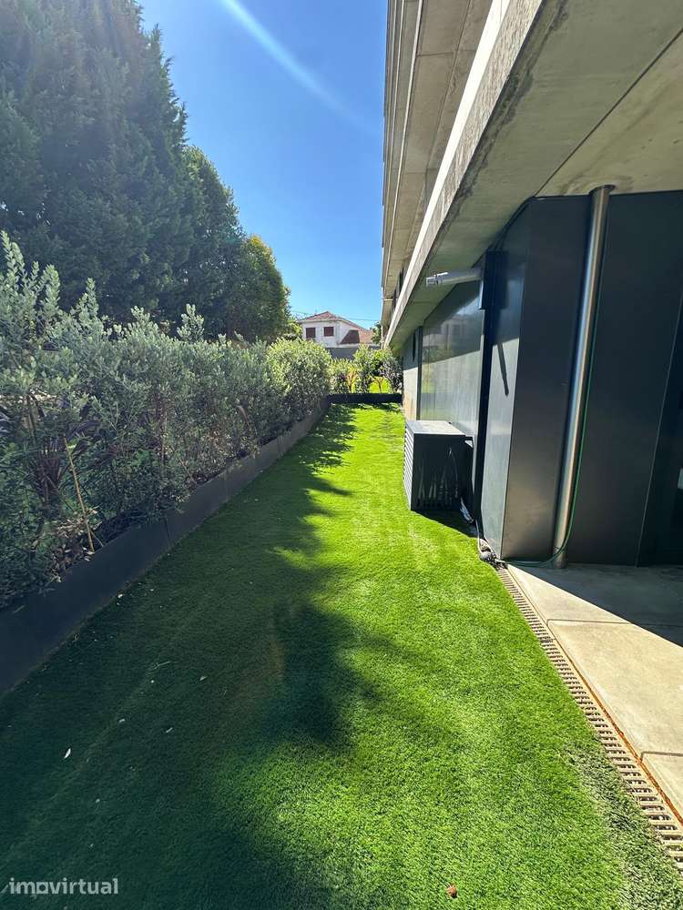 Apartamento T1 em Condomínio de Luxo Fechado | Piscina e Campo Ténis - Grande imagem: 4/35