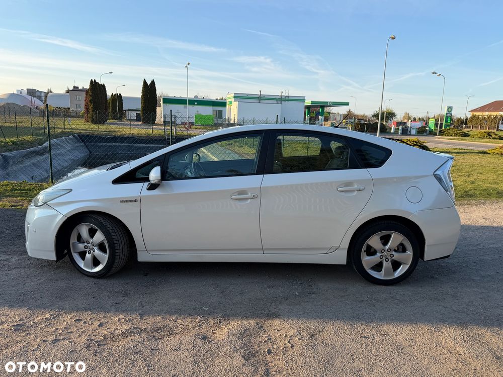 Toyota Prius 1.8 HSD Premium - 2